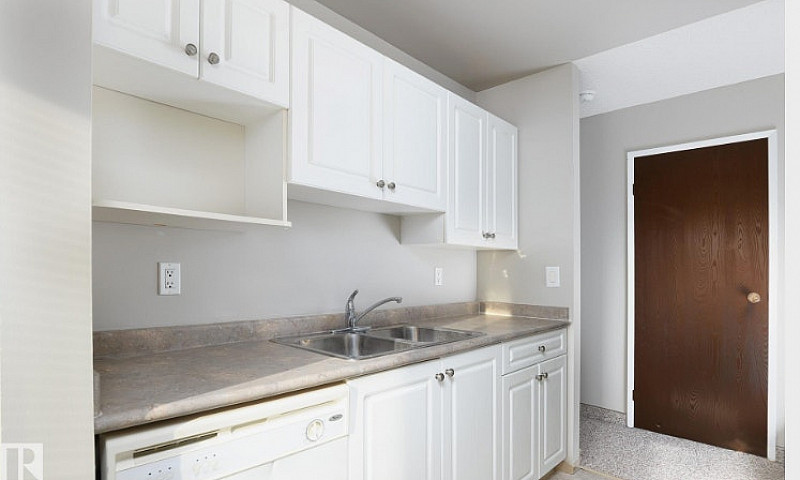 Spacious 1-Bedroom C...