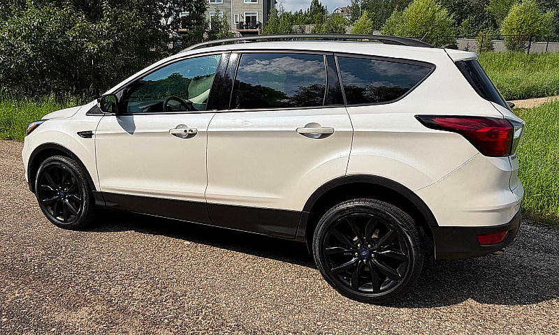 2019 Ford Escape Tit...