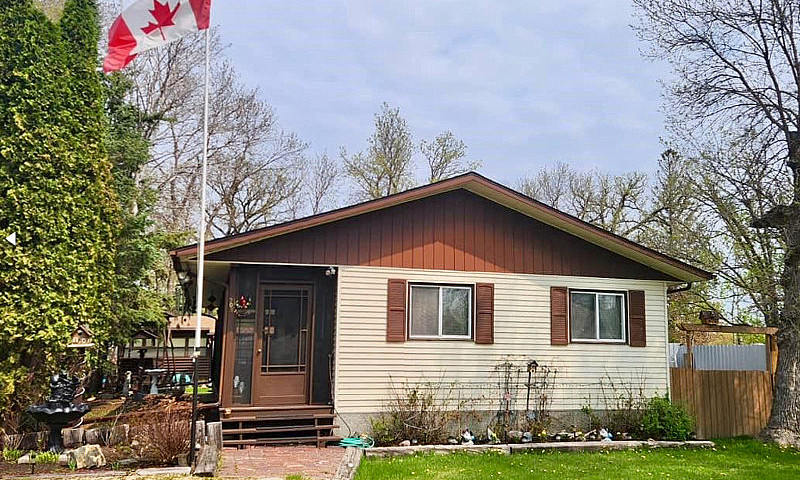 Home/Cottage For Sal...