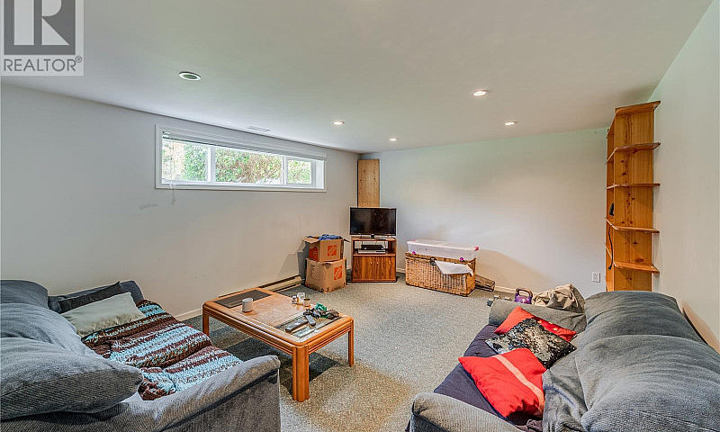Spacious 2-Bedroom L...