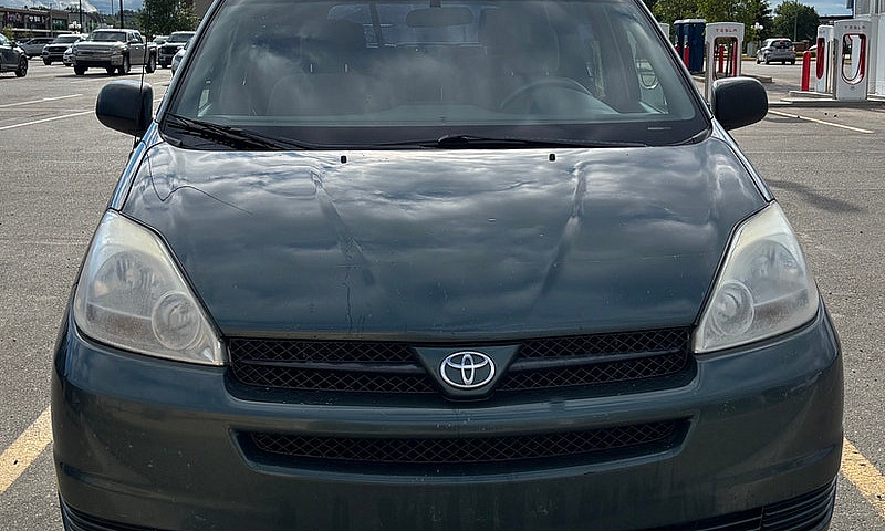 Toyota Sienna 2003. ...