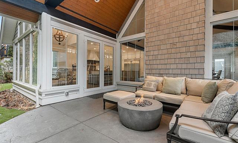 Luxury 4 Bed Home In...