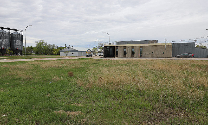 Commercial Building ...
