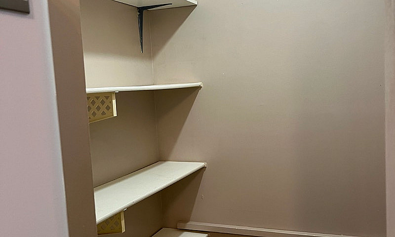 Large 2 Bedroom Cond...