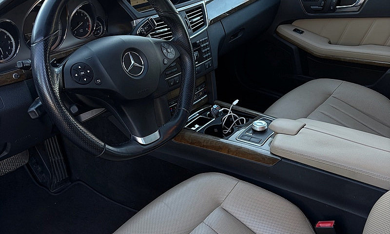 2010 Mercedes Benz E...
