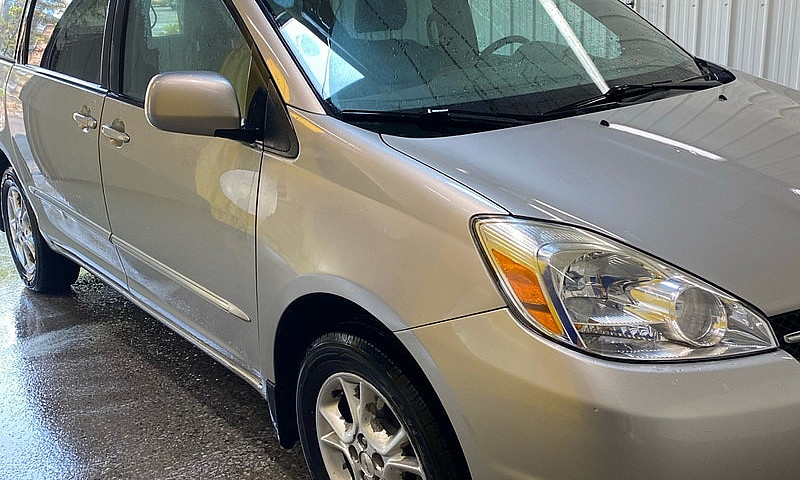 2005 Toyota Sienna A...