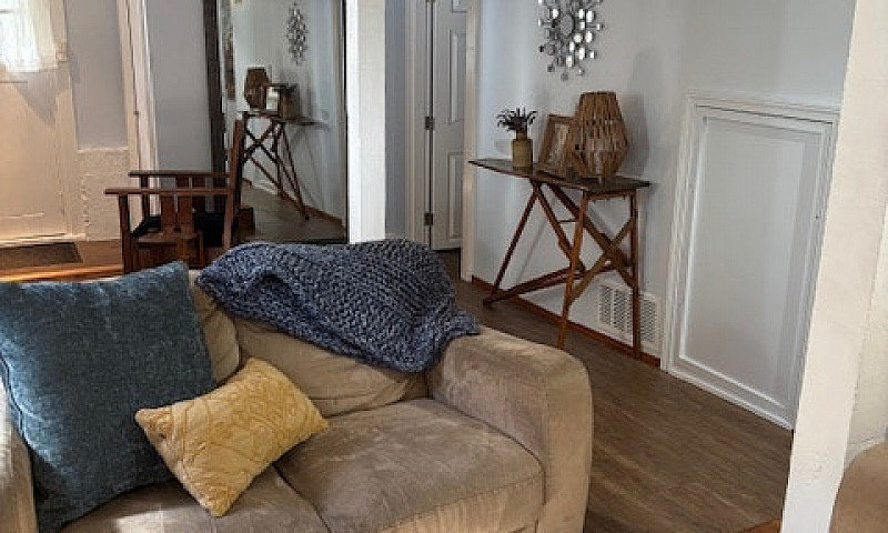 Furnished 1Br/1Bth -...