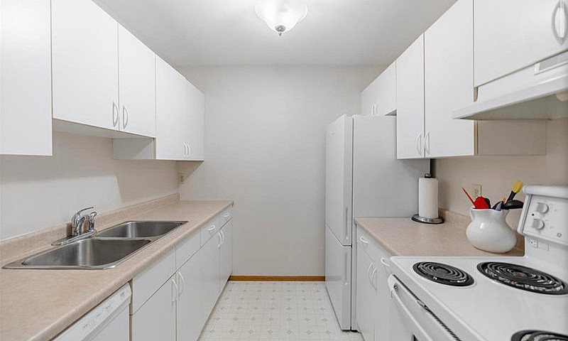 2 Bed 1 Bath Tyndal ...
