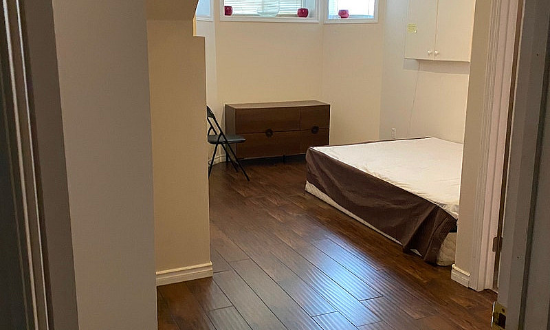 $900 A Bedroom Washr...