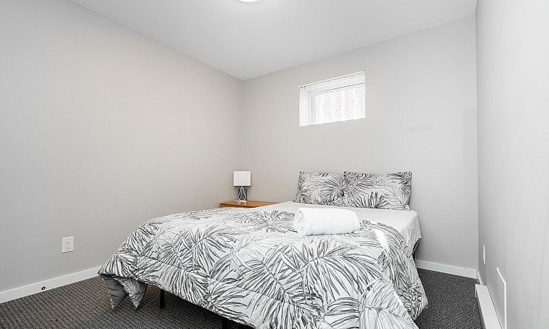 Fully Furnished 3 Be...