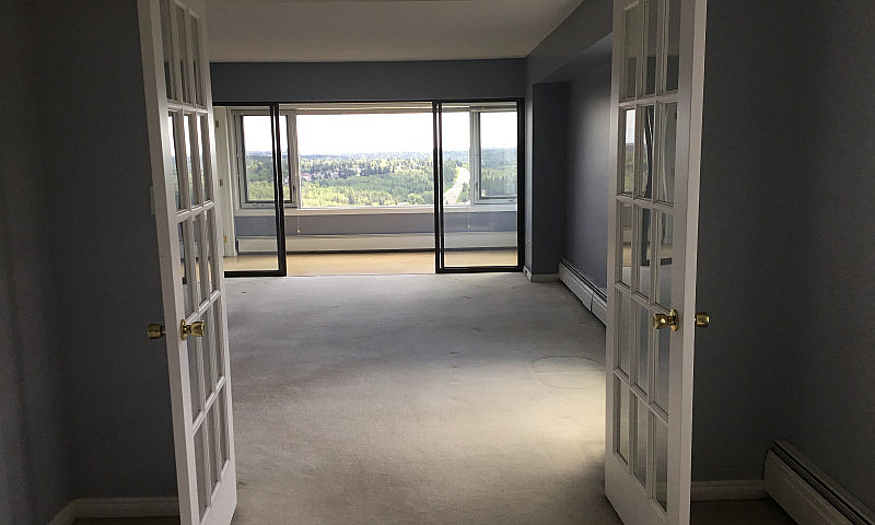 Stunning 18 Th Floor...