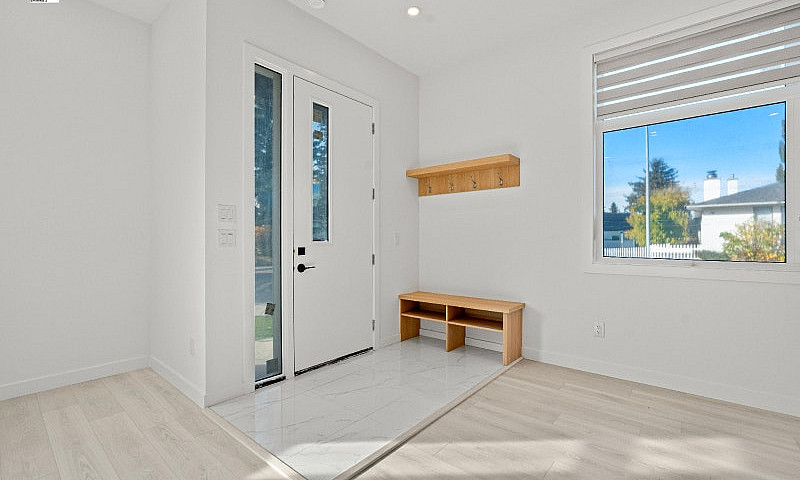 3 Beds 2.5 Baths Tow...