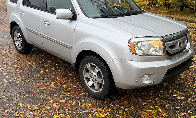 Mint Honda Pilot...