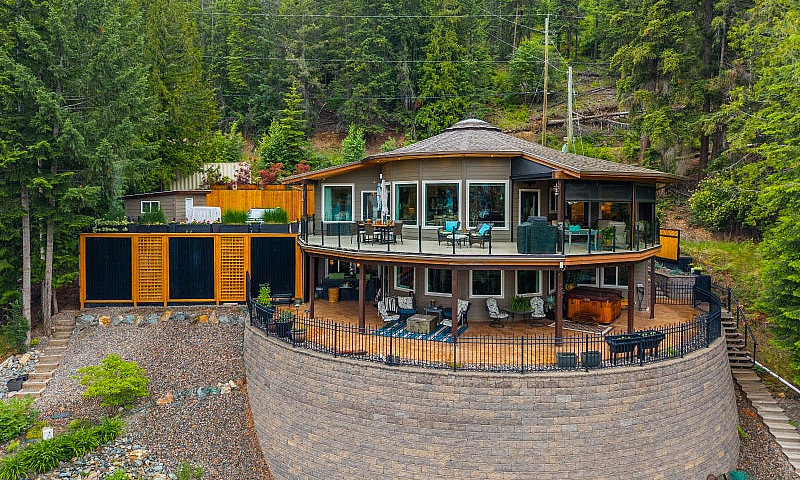 2,500 Sq. Ft. Mandal...
