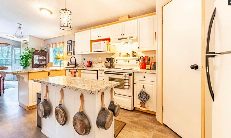 Moyie River Home , +...