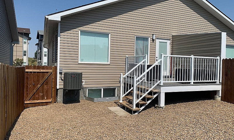 3 Beds 2.5 Baths Hal...
