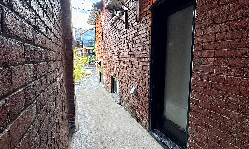 2-Bed, 2-Bath Lower ...