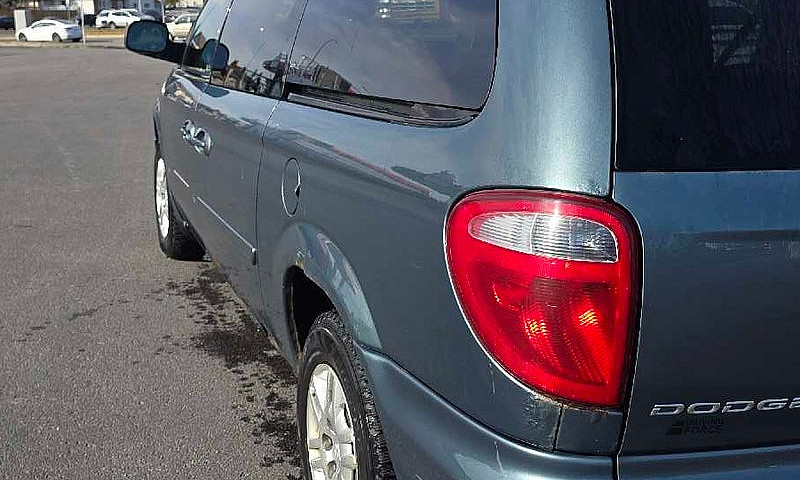 2005 Dodge Grand Car...