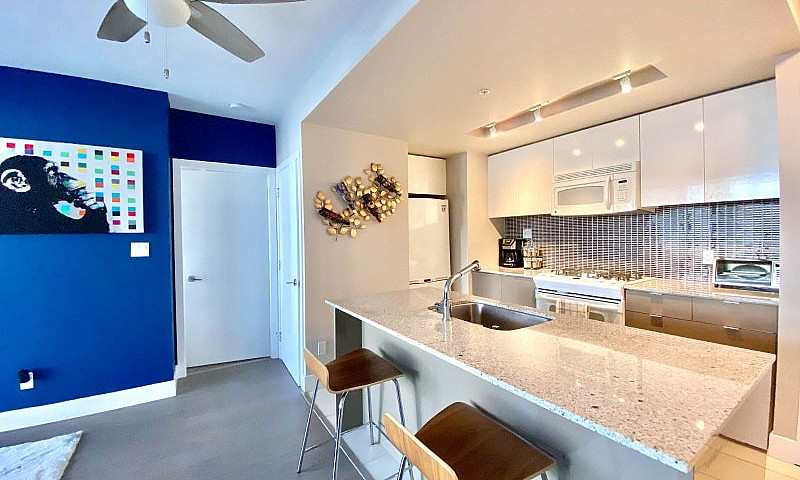 Metrotown 2 Bed + 2 ...