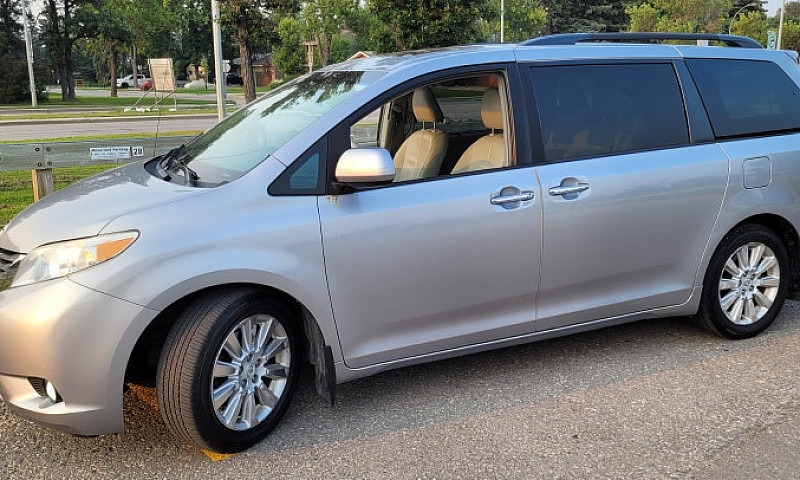2012 Toyota Sienna X...