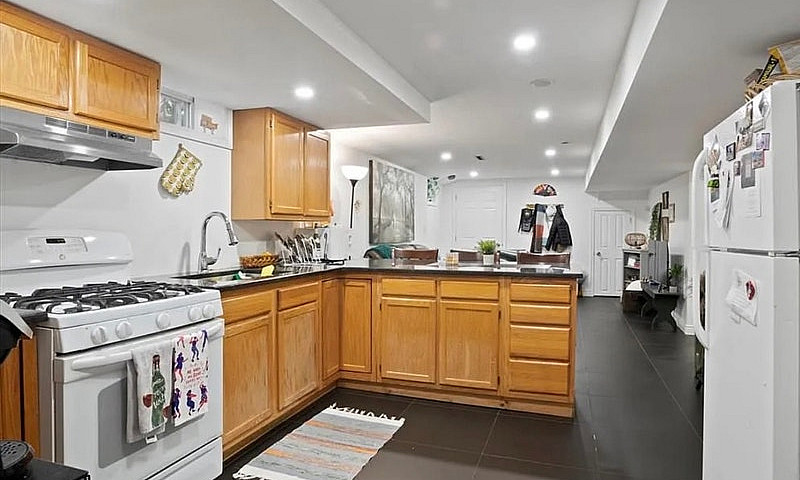 Fully Renovated 2-Be...