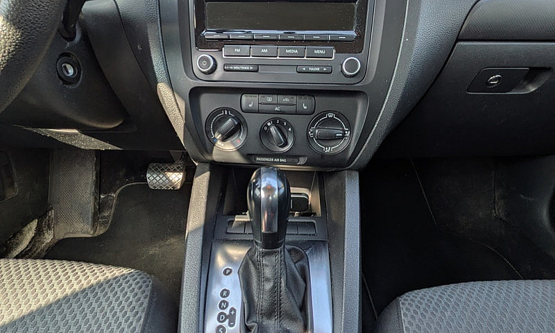 2012 Volkswagen Jett...