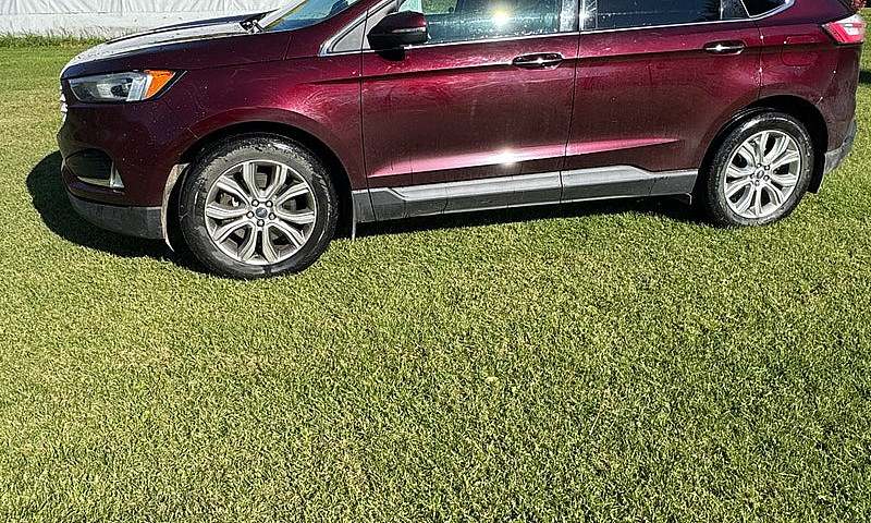 2020 Ford Edge Titan...