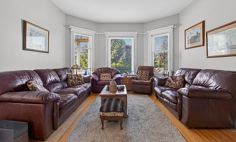 $2200 - 3 Bedroom He...
