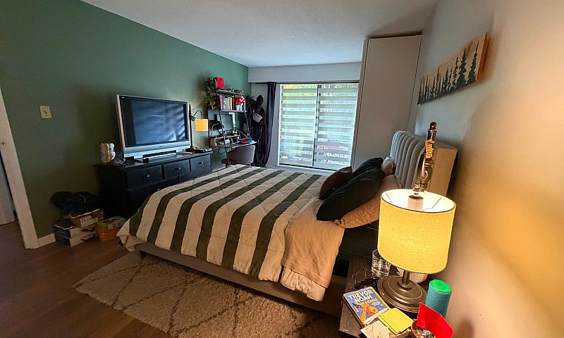 Spacious 2Bds, 2Bath...