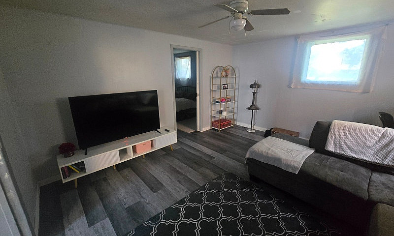 2 Bedroom Basement S...