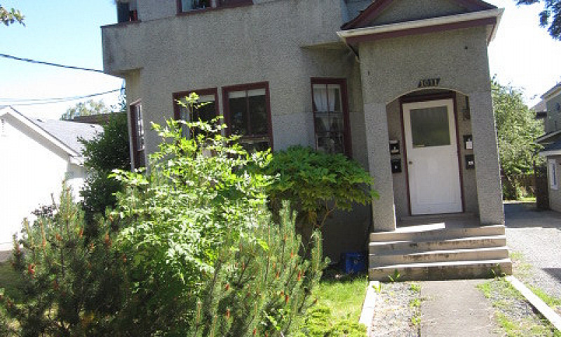 Furnished 3 Bed 2 Ba...