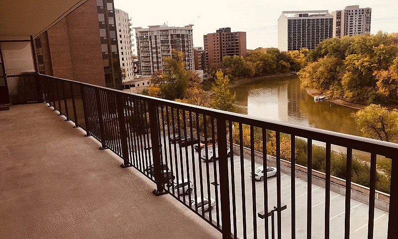 Luxury Condo On Well...
