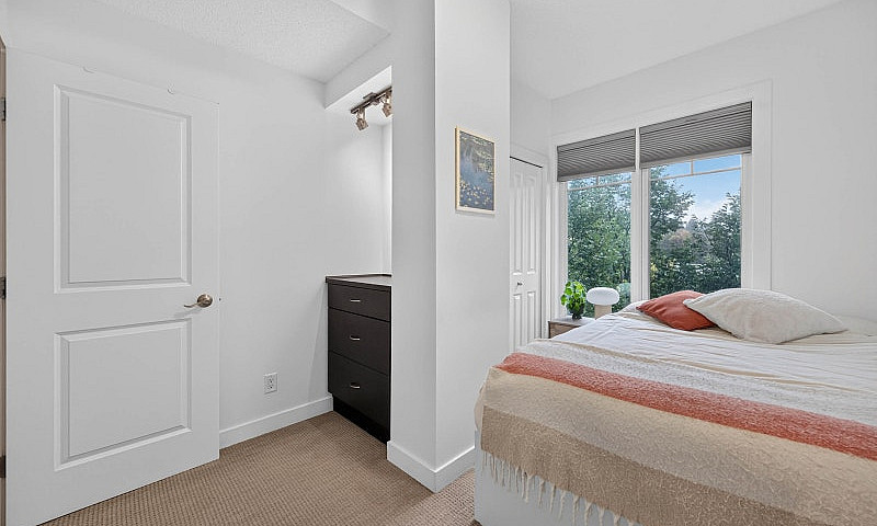 Beautiful Two Bedroo...
