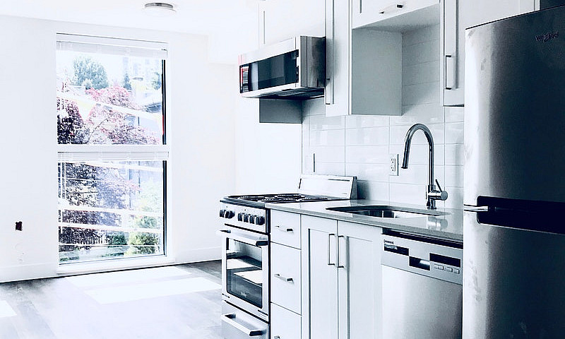 Sleek Modern 1-Bed W...