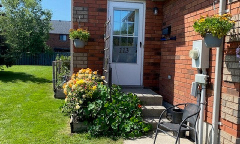 2 Bedroom T/H In Sw ...