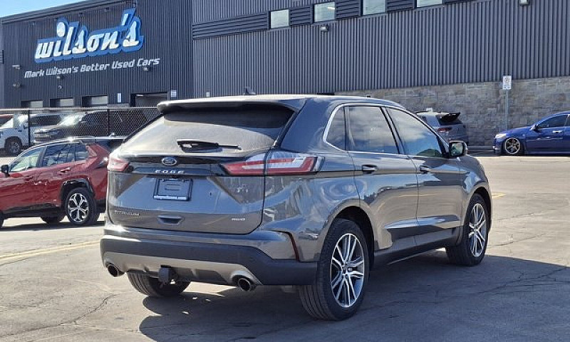 2022 Ford Edge Titan...