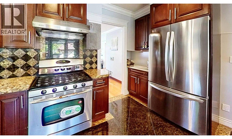 3095 E 45 Avenue Van...