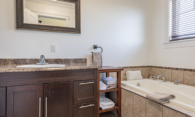 Just Listed With Apa...