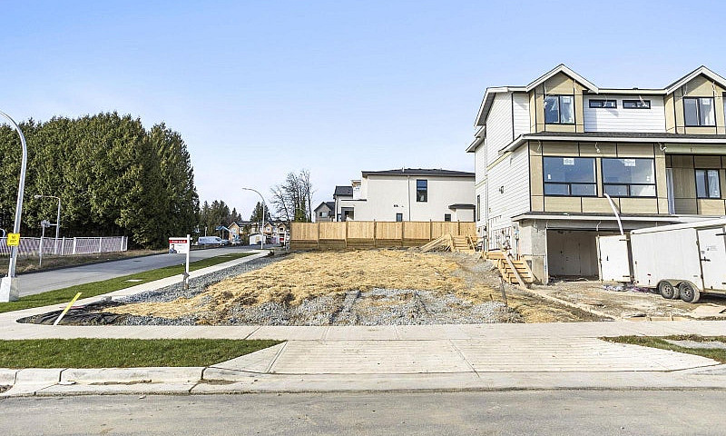6907 205 Street Lang...