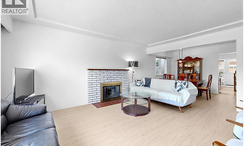 2514 E 27Th Avenue V...