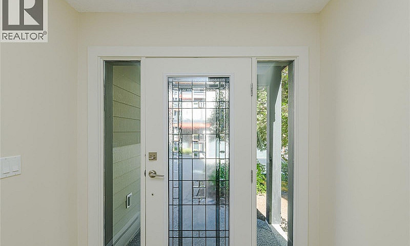 2105 Greenhill Rise ...