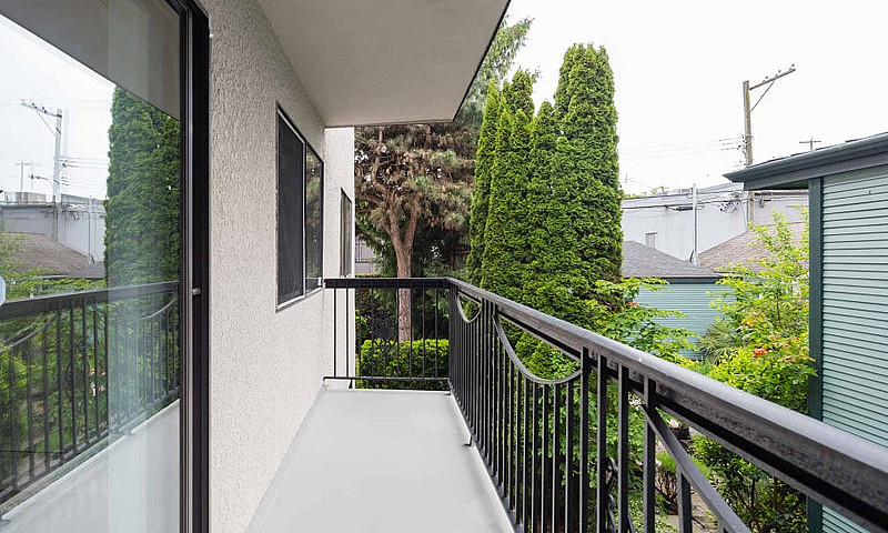 Royale - 1 Bedroom A...