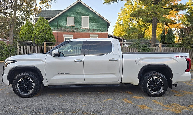 2023 Toyota Tundra 4...