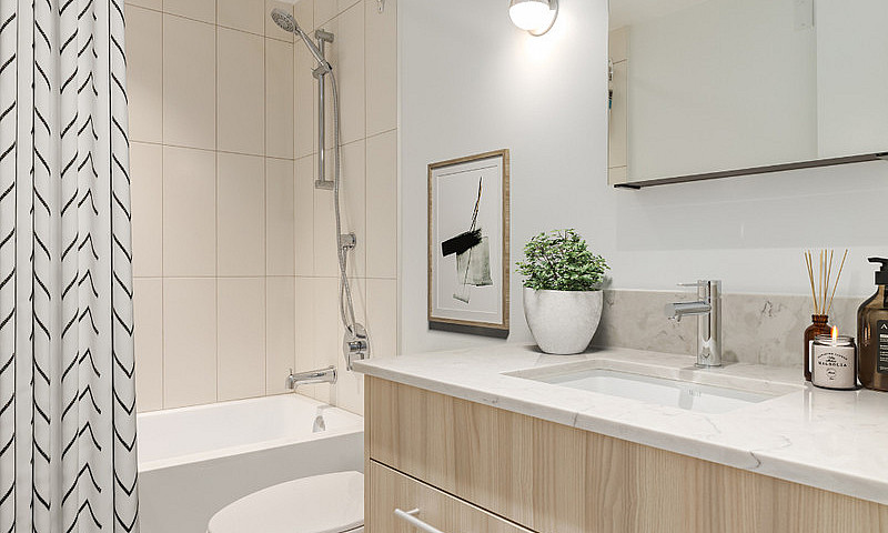 Lonsdale Square - Th...