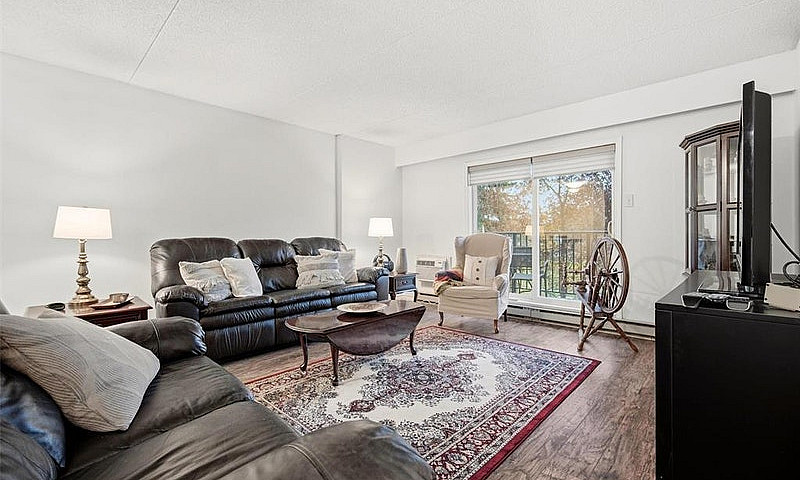 4B 1975 Corydon Aven...