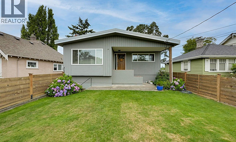 3128 Quadra St Victo...