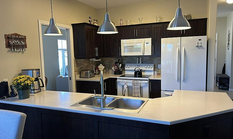 141 33751 7 Avenue M...