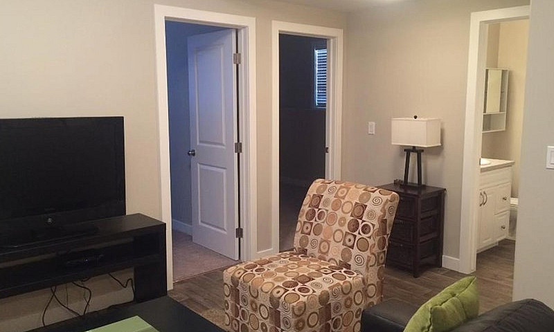 2 Bedroom 1 Bath - E...