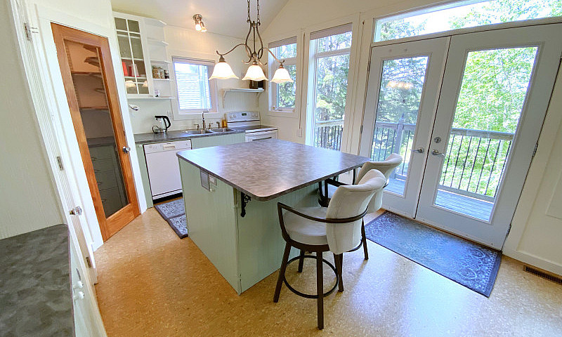 628 Lakeside Point, ...