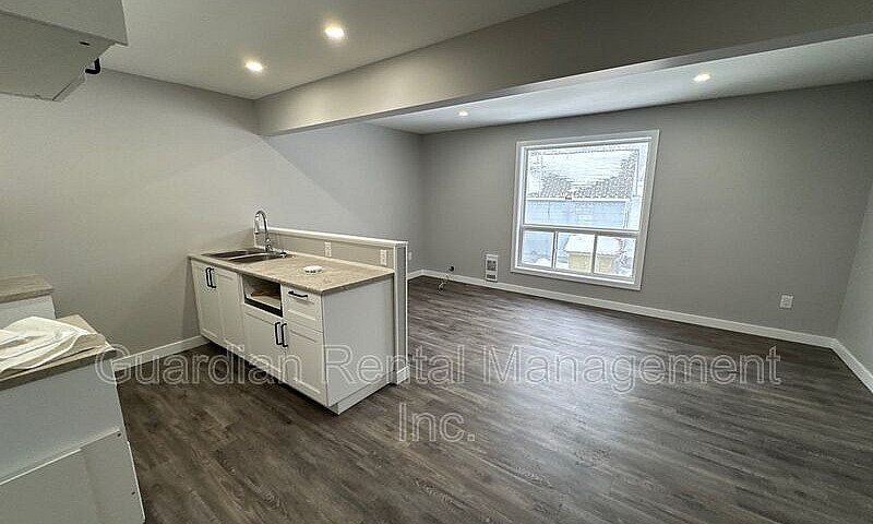 Modern Townhouse Liv...